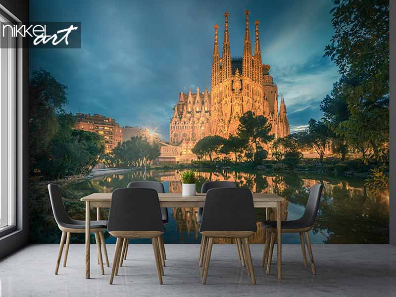 Fotobehang Barcelona, Catalonië, Spanje: Basicila en verzoenende kerk van de Heilige Familie, bekend als Sagrada Familia bij zonsondergang