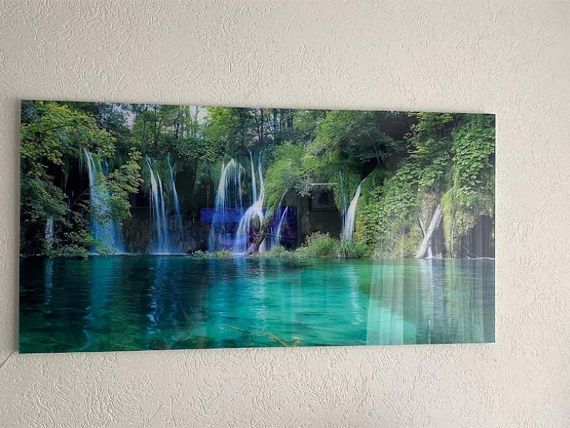 Watervallen bij een meer