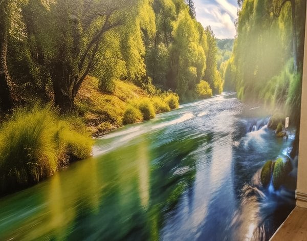 Fotobehang Fotobehang Rustig stromende rivier met helder, blauw water — inspiratie van klanten