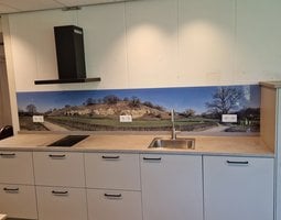 Plexiglas keuken achterwand Landschap met heuvel en bomen