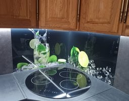 Spatwand keuken Mojito-cocktail op zwarte achtergrond